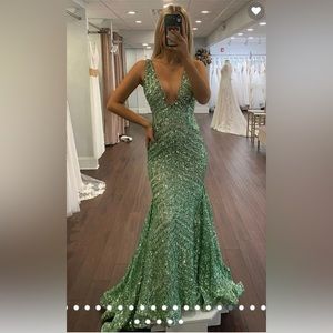 Mermaid Deep V Neck light green Sequins Long Prom Dress